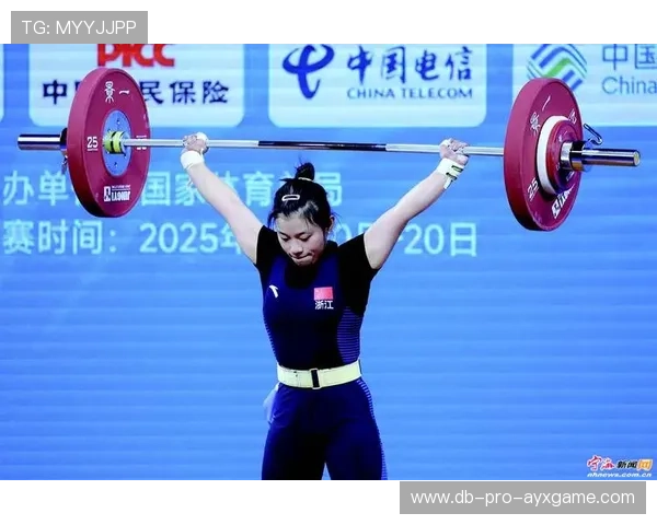 举重训练营开设女性专项训练课程，女子举重运动